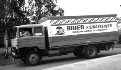 Lastwagen der Firma Baier zu Beginn der Firmengeschichte  